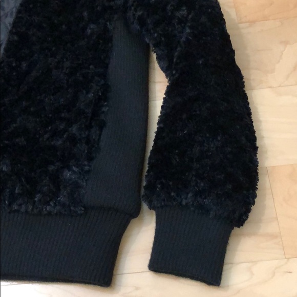 Ladies’s bomber with hood. - Picture 7 of 7